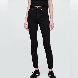 GAP Women’s True Skinny High Rise Jeans in Black